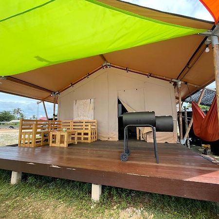 Rembulan Escape - Beachfront Safari Tent Кампунг-Пенарік Екстер'єр фото